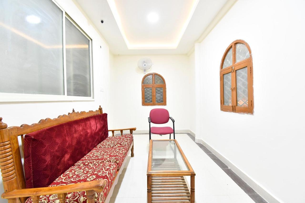 Hotel Oyo 44065 Sri Krishna Nilaya Bangalore Esterno foto
